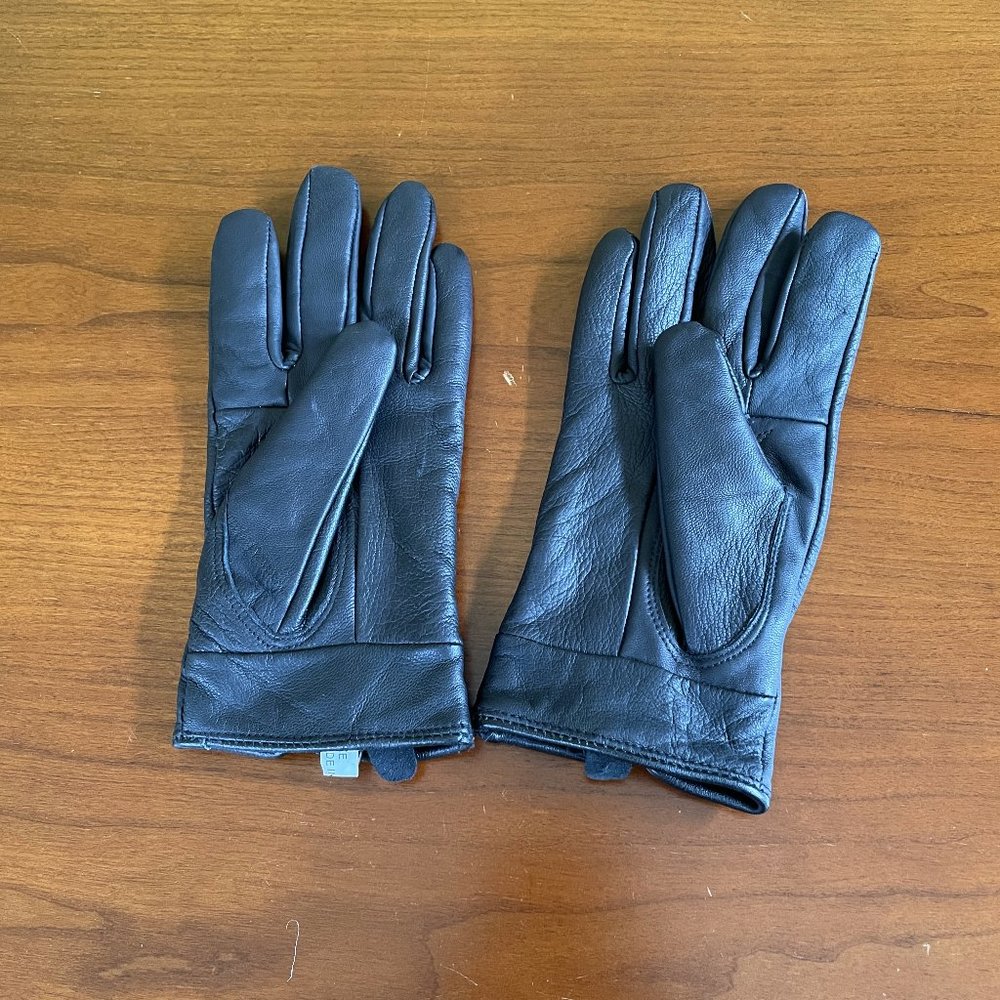 Black 100% Genuine Leather Women's Gloves - Picture 2 of 8